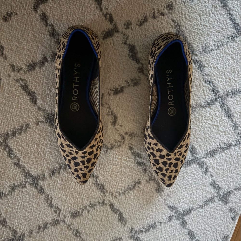 Rothys animal print pointed toe flats size 7.5